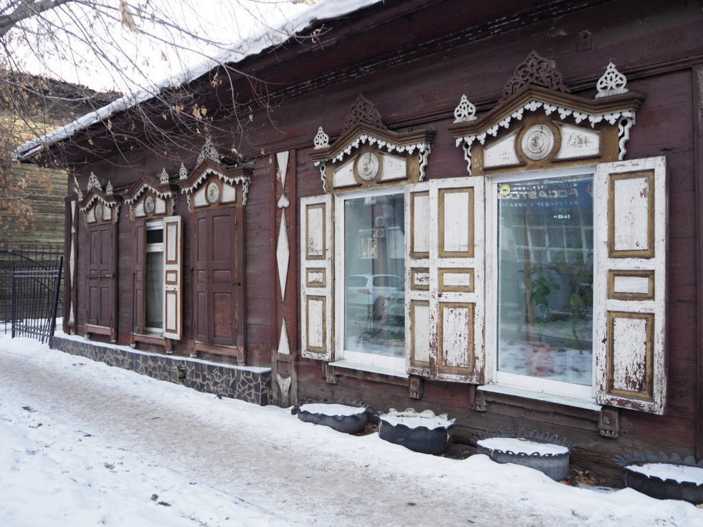 Irkutsk Sibirien Holzhaus Fenster verziert alt