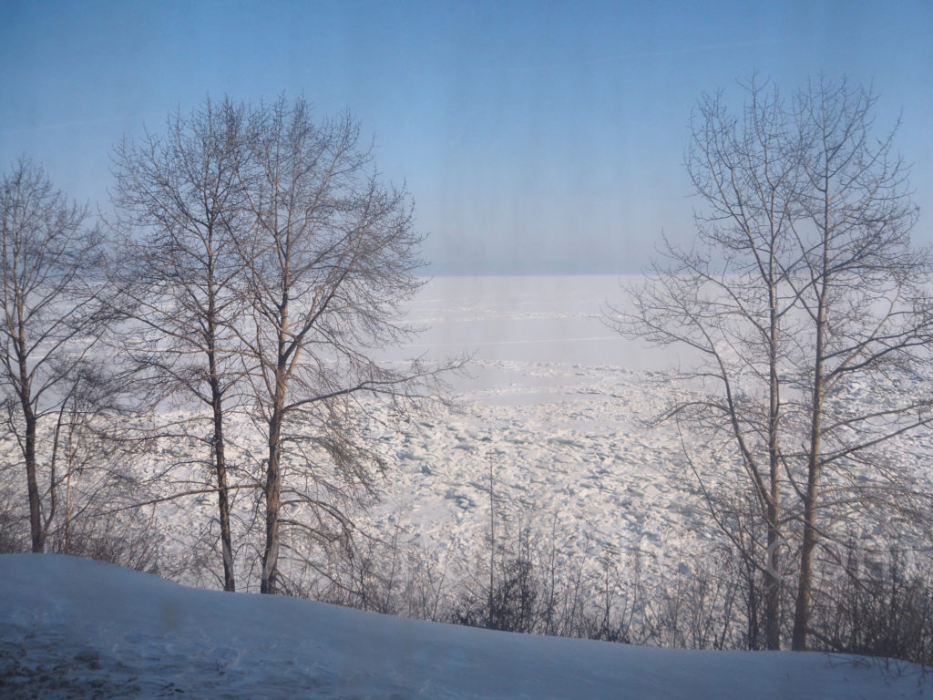 Transsibirische Eisenbahn Winter Baikalsee Eis
