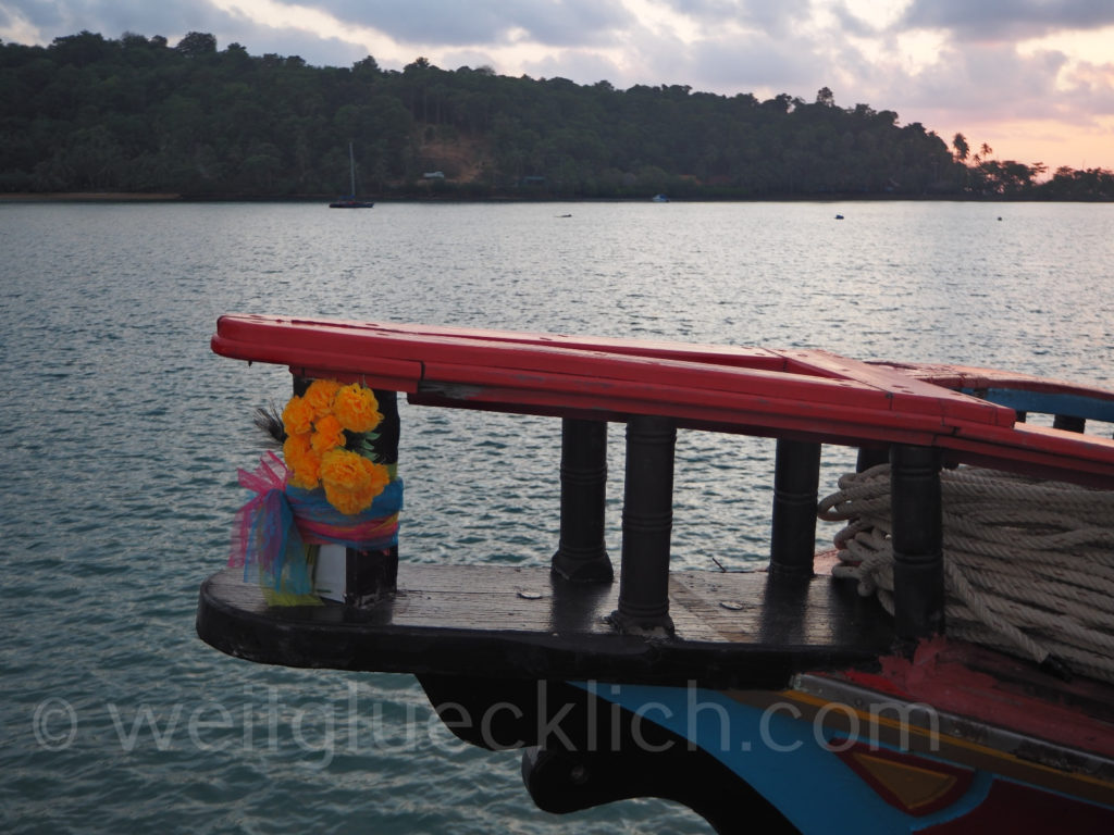 Thailand Koh Chang Bang Bao Pier Blumendeko Schiff