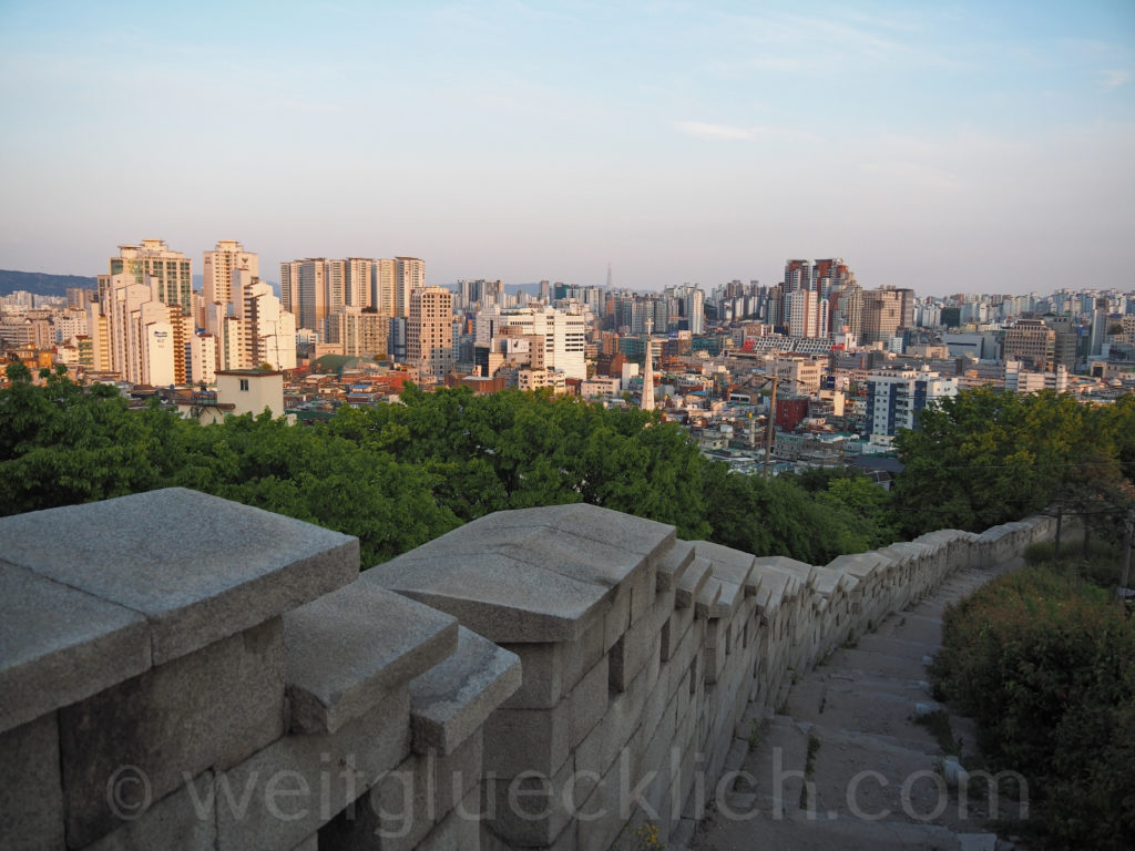 Weltreise 2020 Suedkorea Seoul Dongdaemun Naksan Mountain Aussicht Stadtmauer