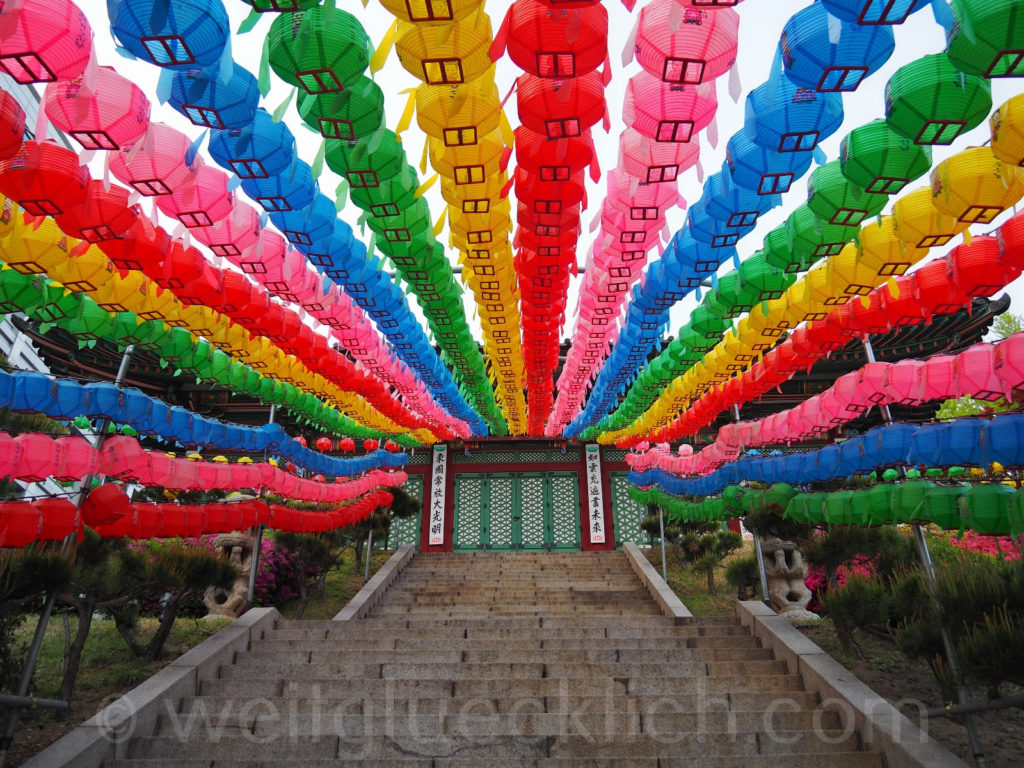Weltreise 2020 Suedkorea Seoul Dongdaemun Jeonggakwan Tempel Laternen