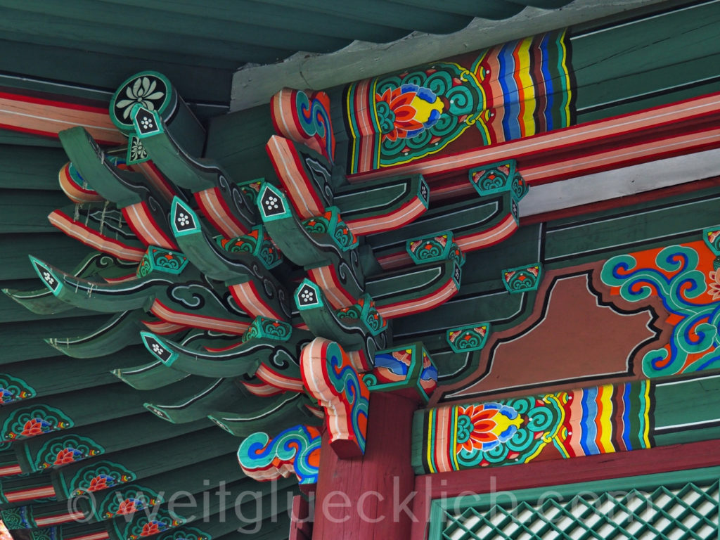 Weltreise 2020 Suedkorea Seoul Dongdaemun Jeonggakwan Tempel Holzschnitzereien Dach