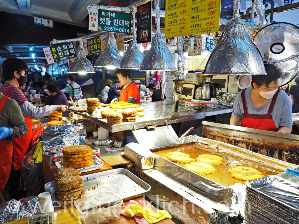 Weltreise 2020 Suedkorea Seoul Gwangjang Market street food mung bean pancake bindae-tteok