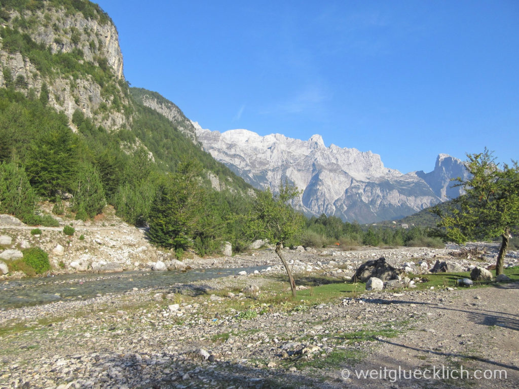 Peaks of the Balkans Montenegro Albanien Lumi i thethit Fluss
