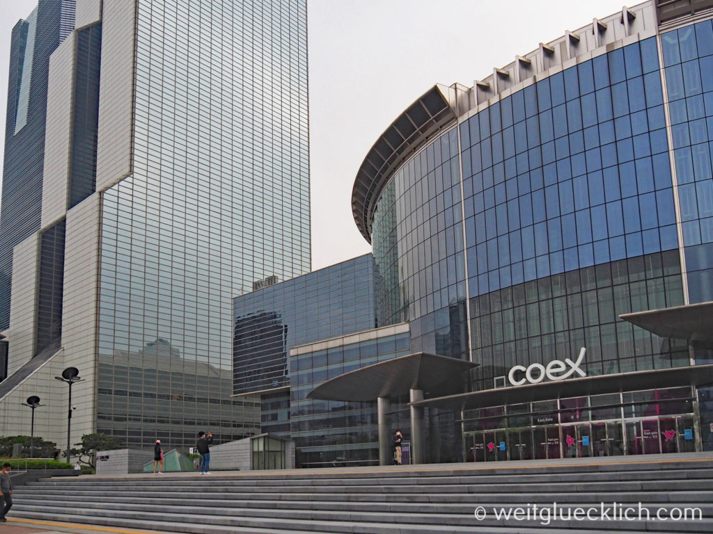 Weltreise 2020 Suedkorea Seoul Gangnam-gu COEX Mall Eingang Wordl Trade Tower