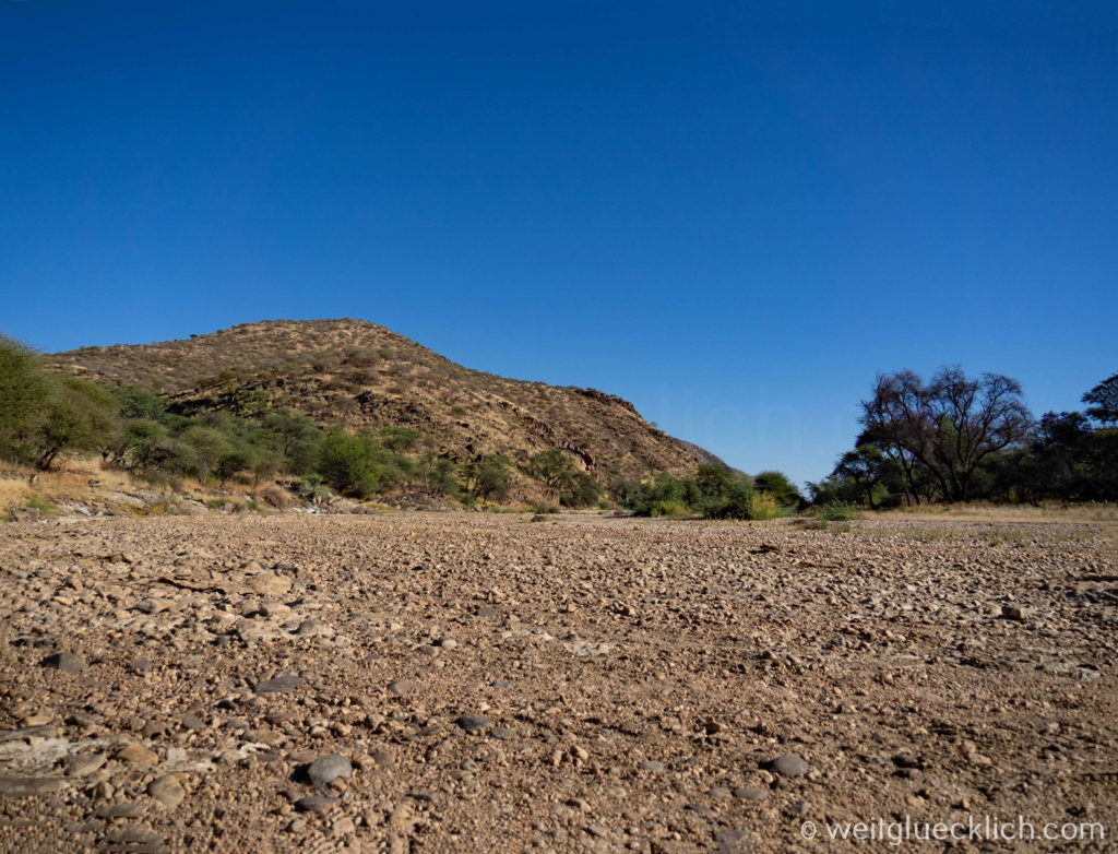 Weltreise 2021 Namibia Duesternbrook trockenes Flussbett