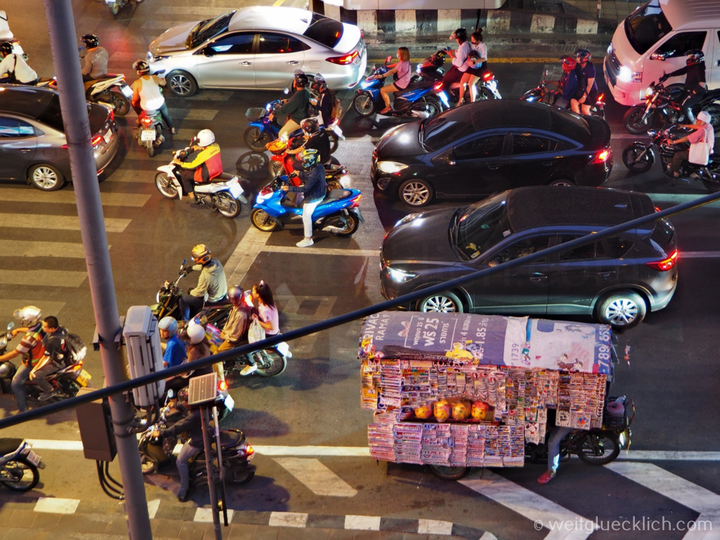 Thailand Bangkok Verkehr Verkehrsteilnehmer Roller fahrbare Untersaetze