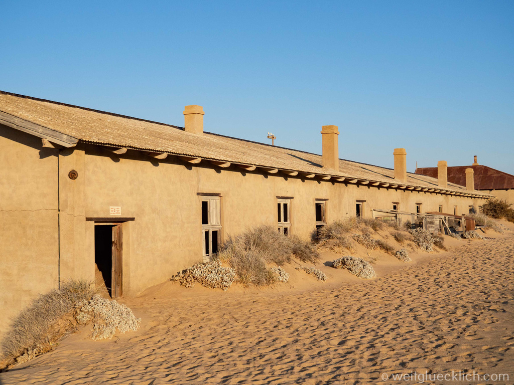 Weltreise 2021 Namibia Kolmanskop Junggesellen