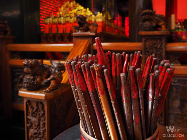 Weltreise 2023 Taiwan Tempel Orakelstaebchen